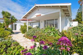 Sea Fever Cottage, Tranquil Beach home